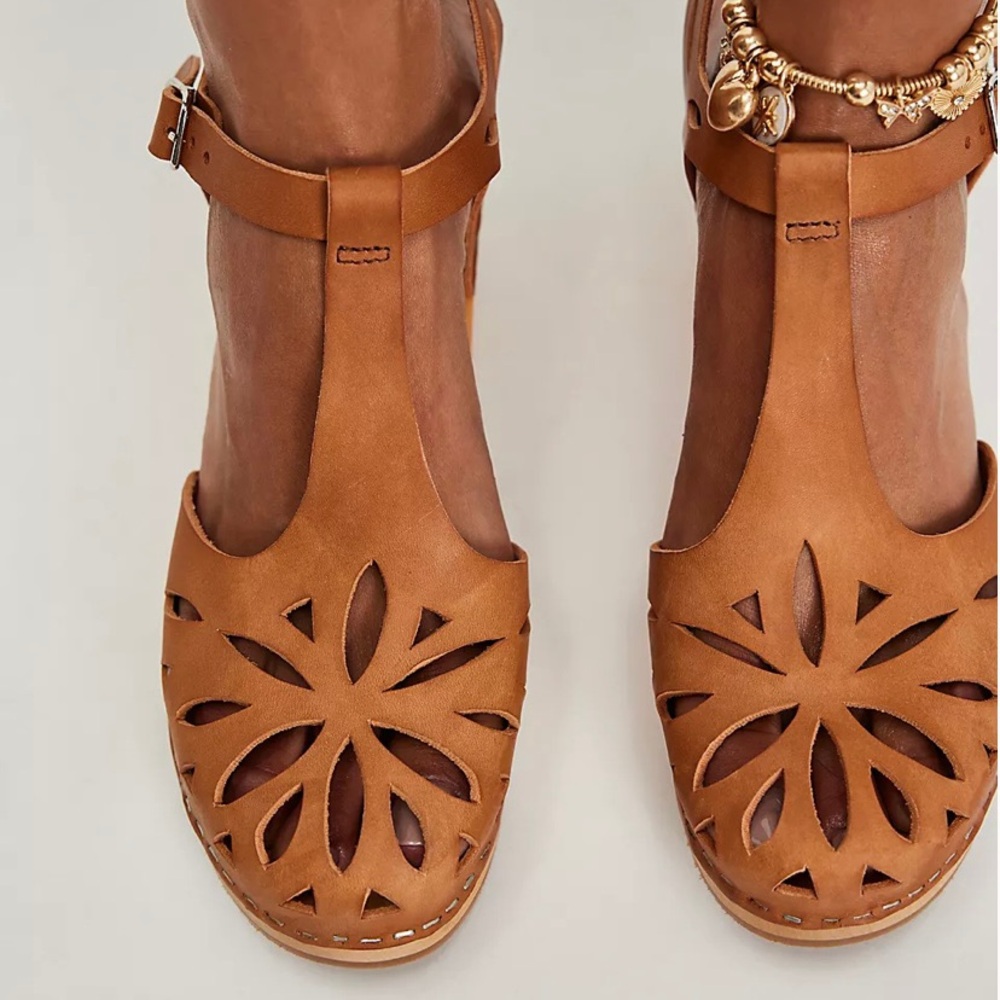 Swedish Hasbeens Women's Lacy Platform Sandal
Size 7